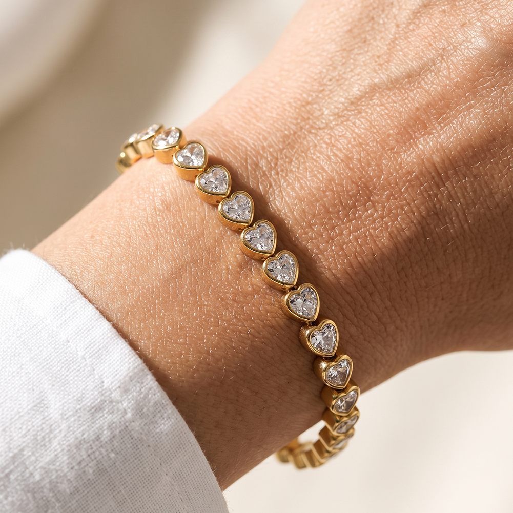 Heart Bezel Set Zircon 316 Stainless Steel Gold Tone Women Bracelet for Sweet Daily Styling With Uniform Lovely Sparkle