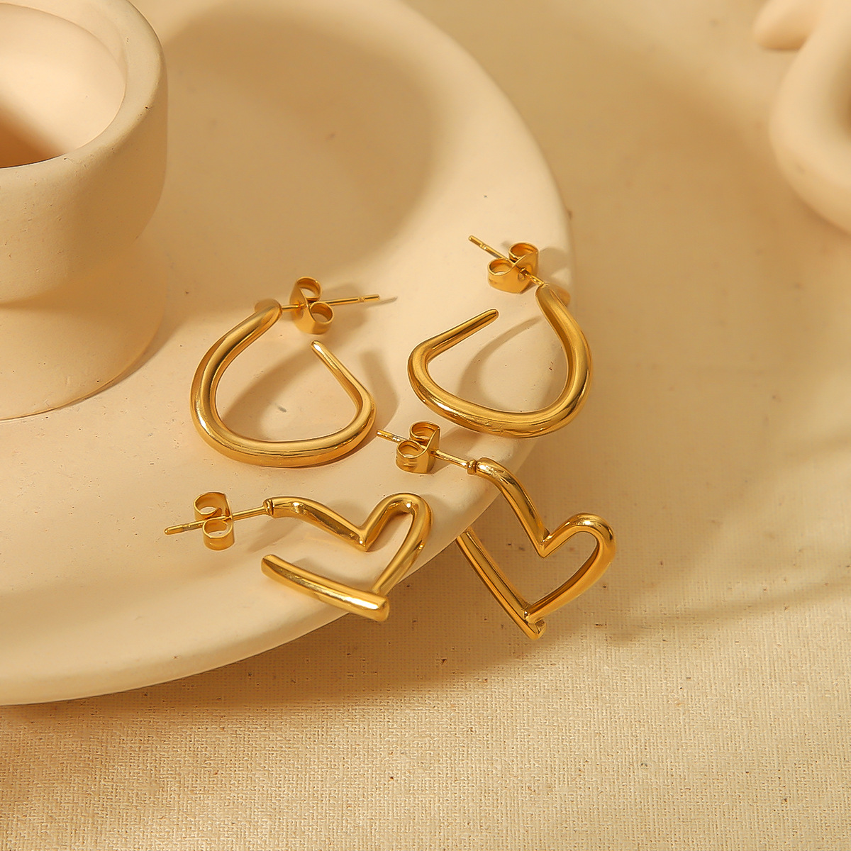 Gold-plated stainless steel heart stud earrings