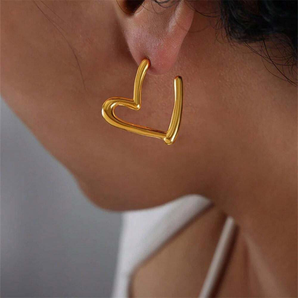 EH201Hypoallergenic Stainless Steel Heart Stud Earrings, 18K Gold Plated Geometric Earrings for Women, Fashion Jewelry