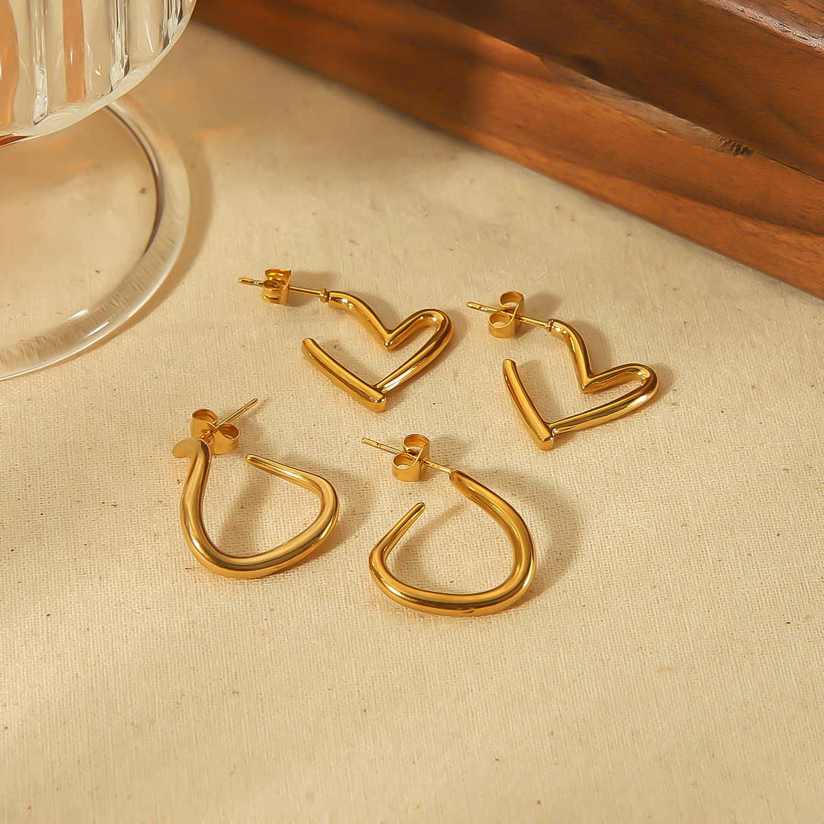 EH201Hypoallergenic Stainless Steel Heart Stud Earrings, 18K Gold Plated Geometric Earrings for Women, Fashion Jewelry