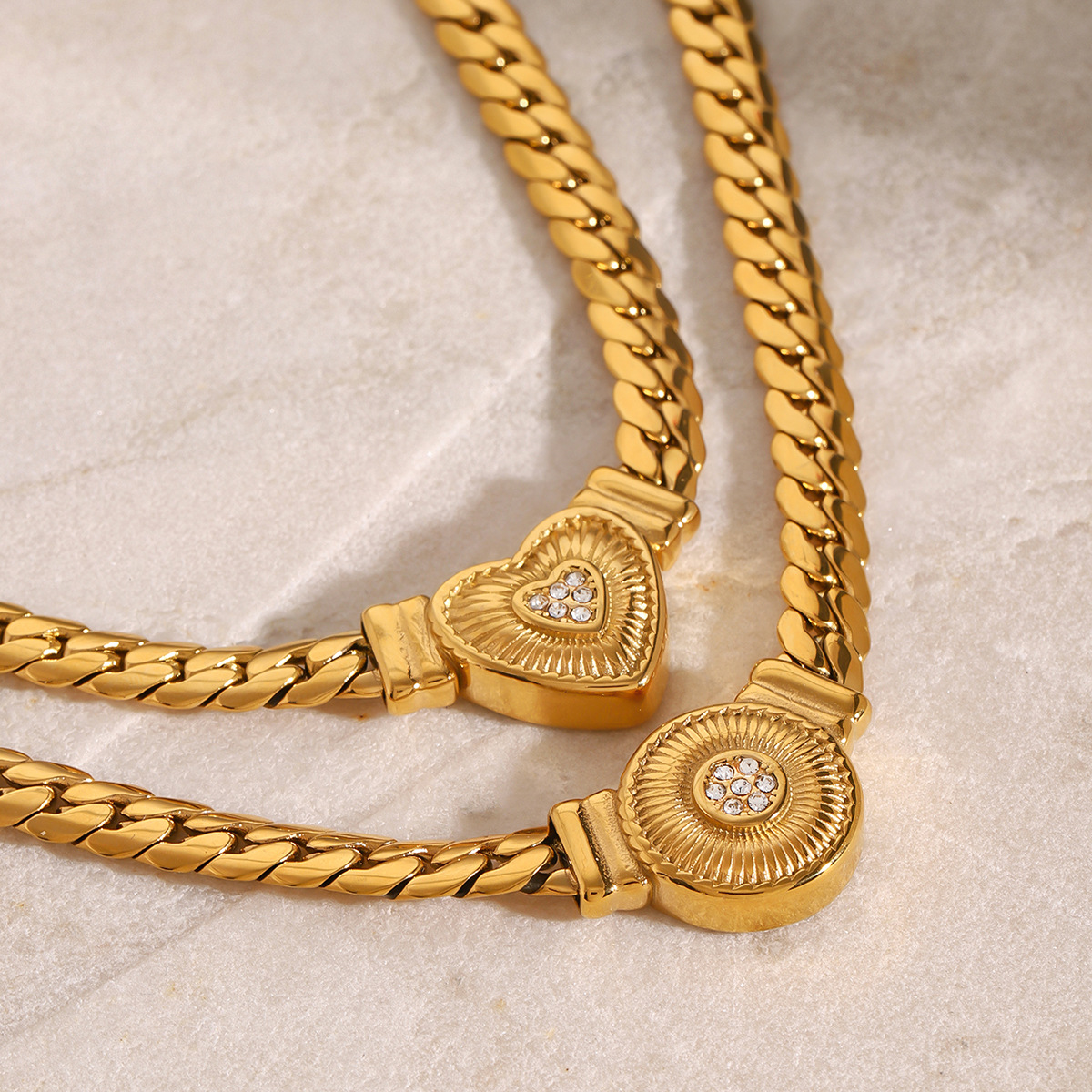 Vintage Designer 18k Gold Stainless Steel PVD Gold Plated Link Chain Rhinestone Heart Necklace Choker Jewelry
