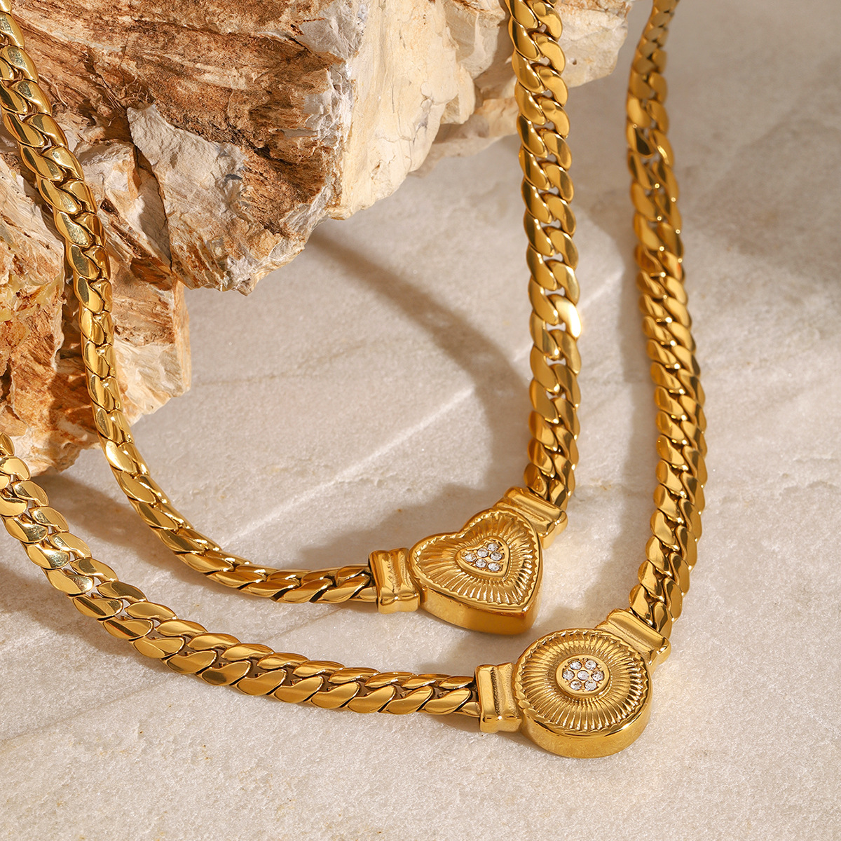Vintage Designer 18k Gold Stainless Steel PVD Gold Plated Link Chain Rhinestone Heart Necklace Choker Jewelry