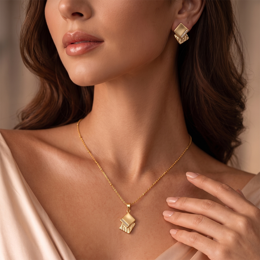 Textured Square Stacked Rhinestone 316 Stainless Steel Gold Tone Women Necklace for Minimalist Stylish Daily Matches
