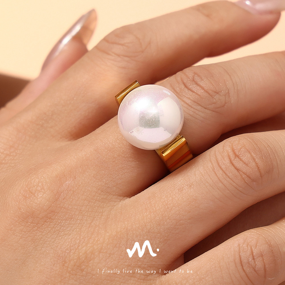 Durable Non Fade Stainless Steel 18K Gold Plated Large Shell Pearl Bold Statement Ring for Women Fashion Jewelry