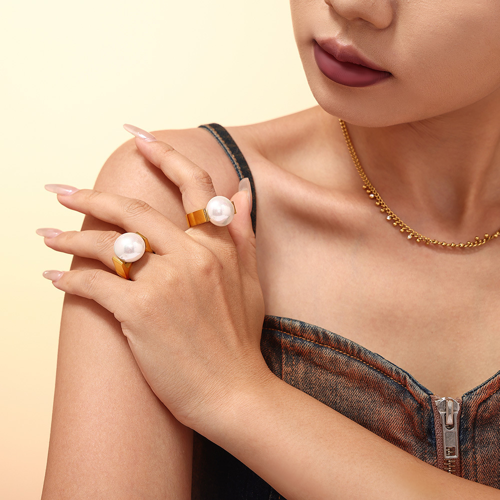 Durable Non Fade Stainless Steel 18K Gold Plated Large Shell Pearl Bold Statement Ring for Women Fashion Jewelry